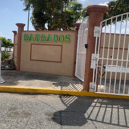 Caribbean Escape Hotell Portmore Exteriör bild