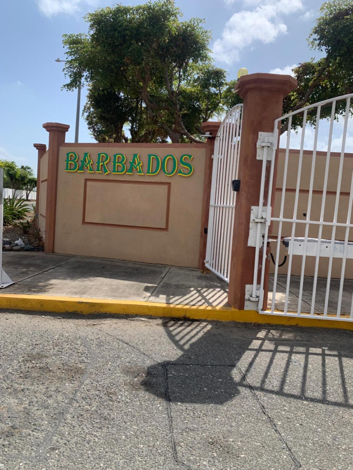 Caribbean Escape Hotell Portmore Exteriör bild