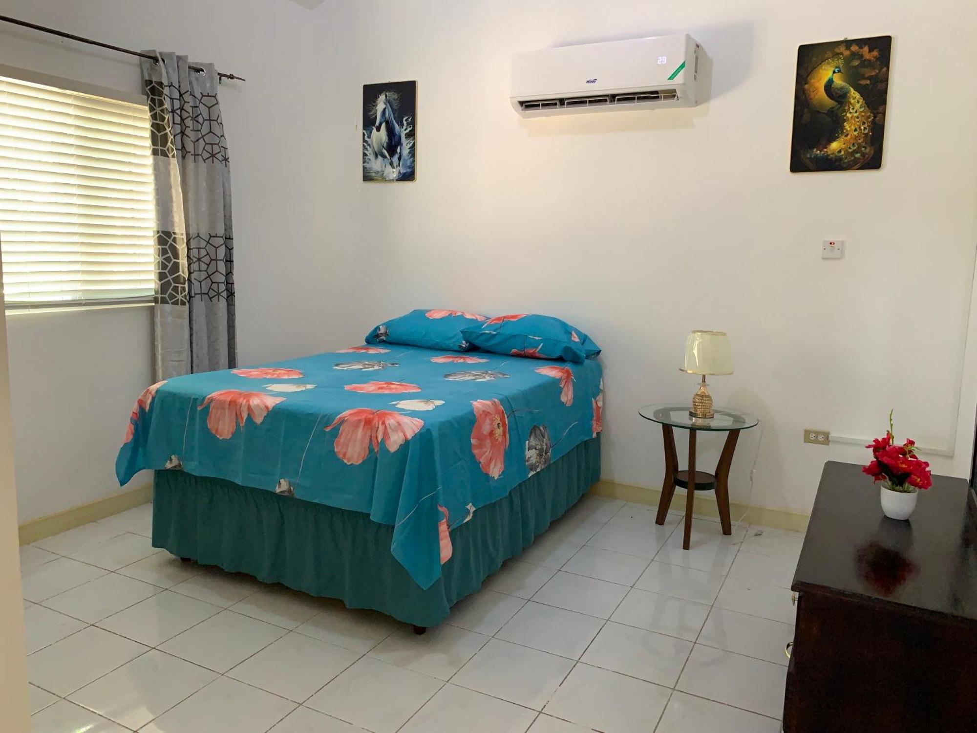 Caribbean Escape Hotell Portmore Exteriör bild